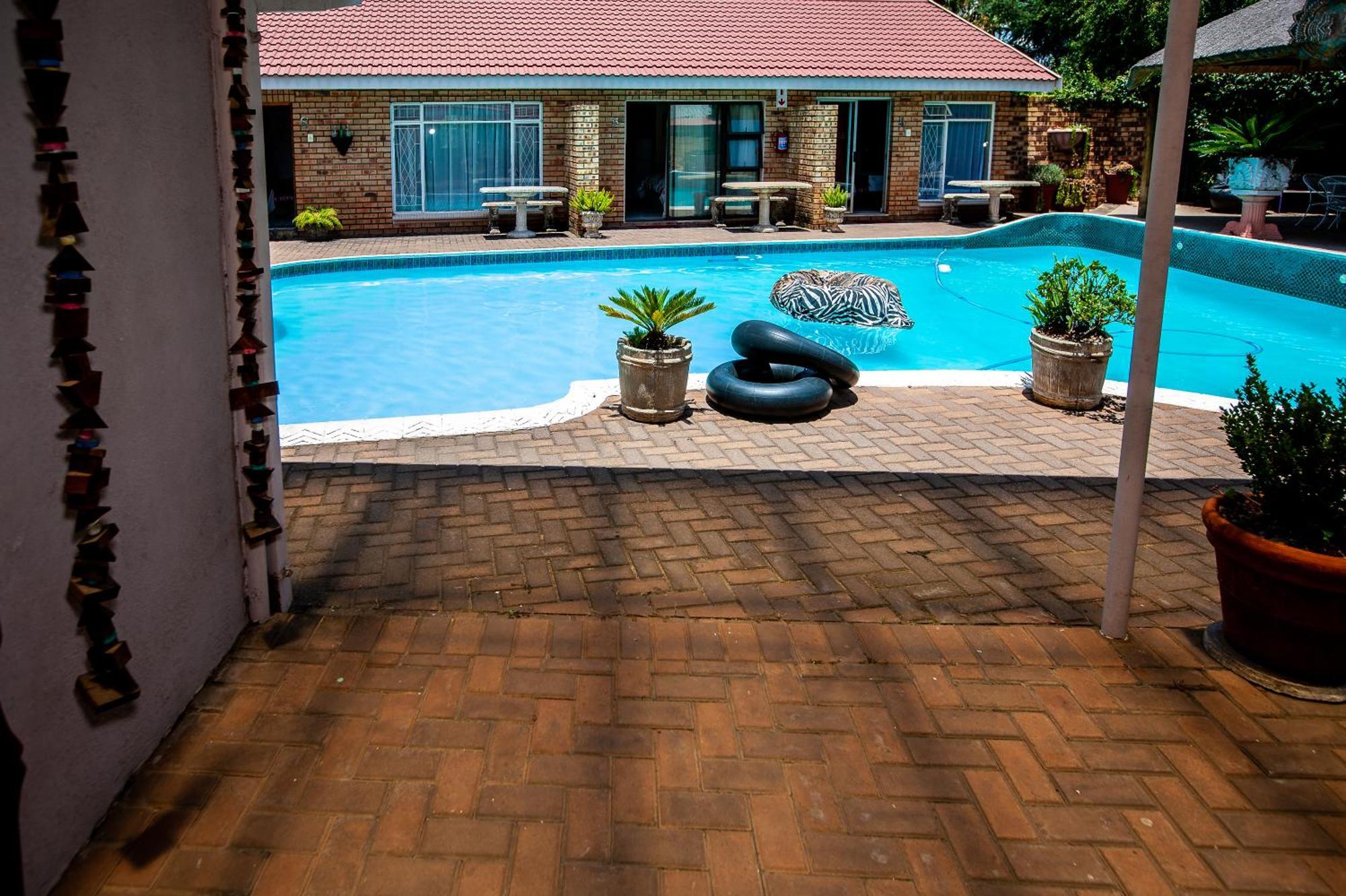 Invite Guest House - Self Catering Accommodation In Vanderbijlpark Exterior photo